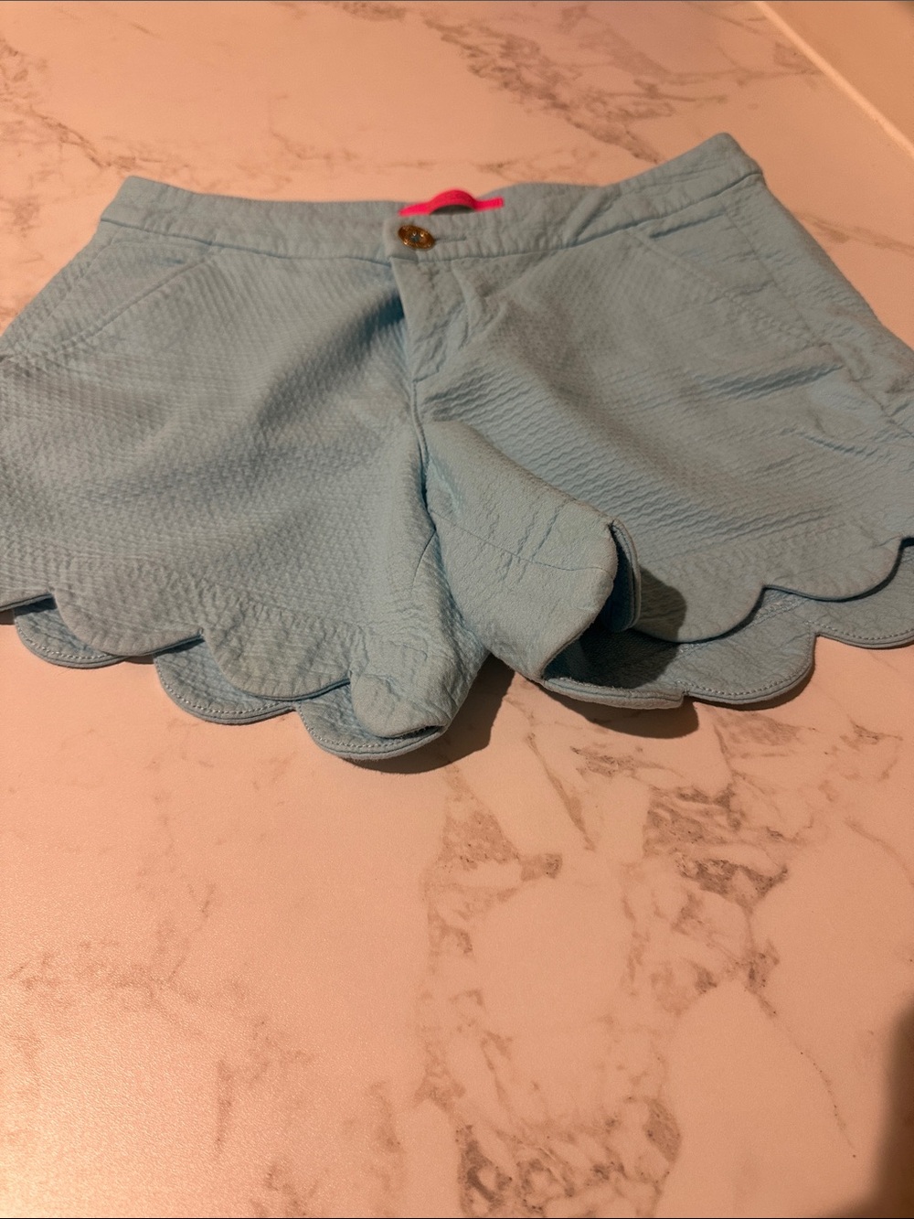 Lilly Pulitzer Light Aqua Blue Scalloped Hem Shorts; SZ 4. EUC